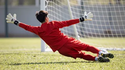 Swindon Town were unable to sign Australian trialist Noah Elomar after his visa application was rejected, leaving the...