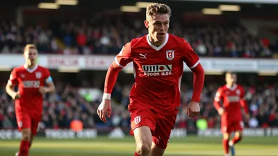 Swindon Town defeats Swindon Supermarine 4-0, with Drinan's impressive performance, as the team gears up for the new...
