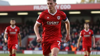 Swindon Town bolster midfield ranks with goalscoring ex-Fleetwood star